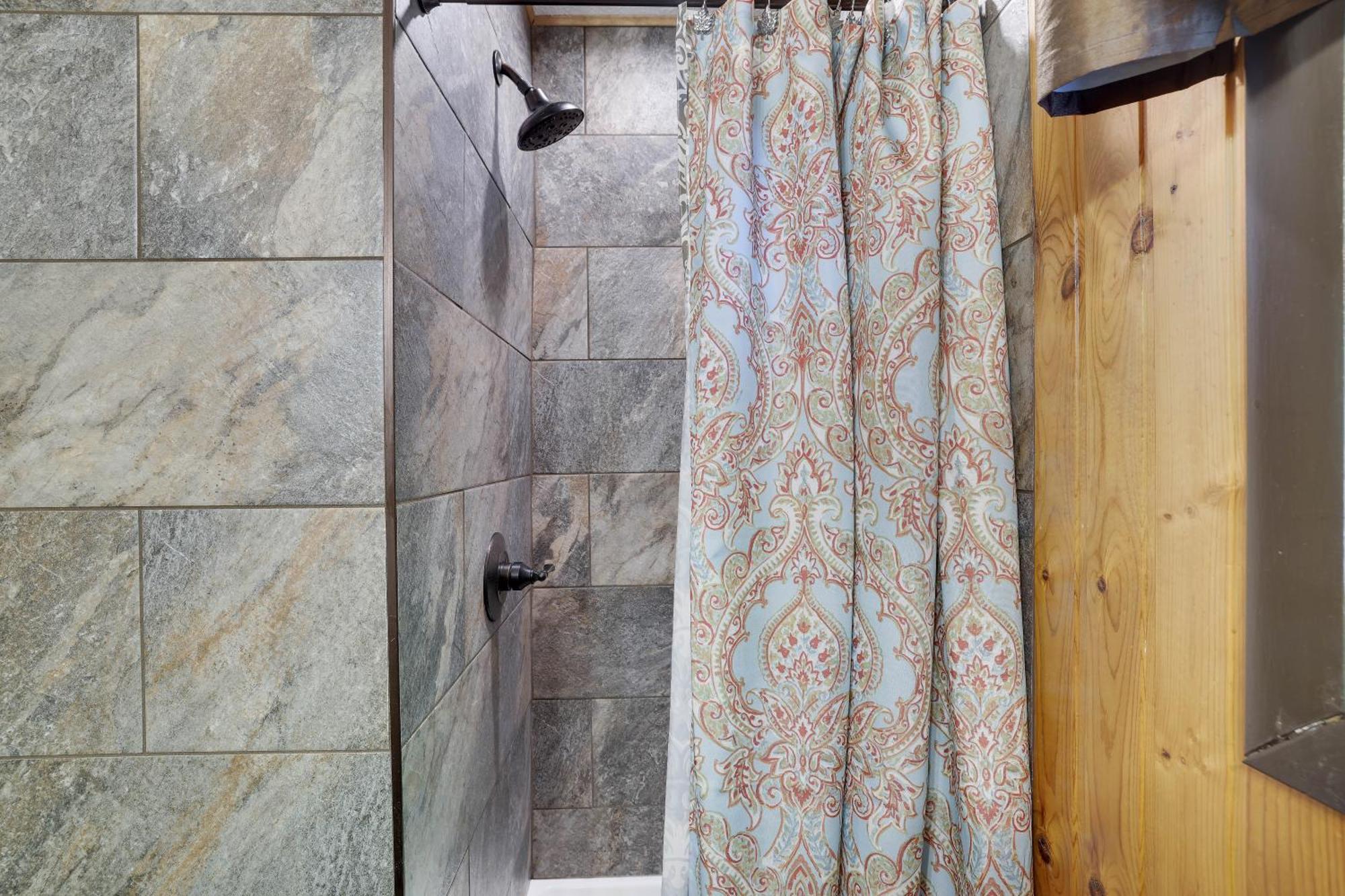 Chalet Renovated Near Casino, Camelback , Kalahari 4Bdrms Firepit Hot Tub Game Room Tobyhanna 外观 照片