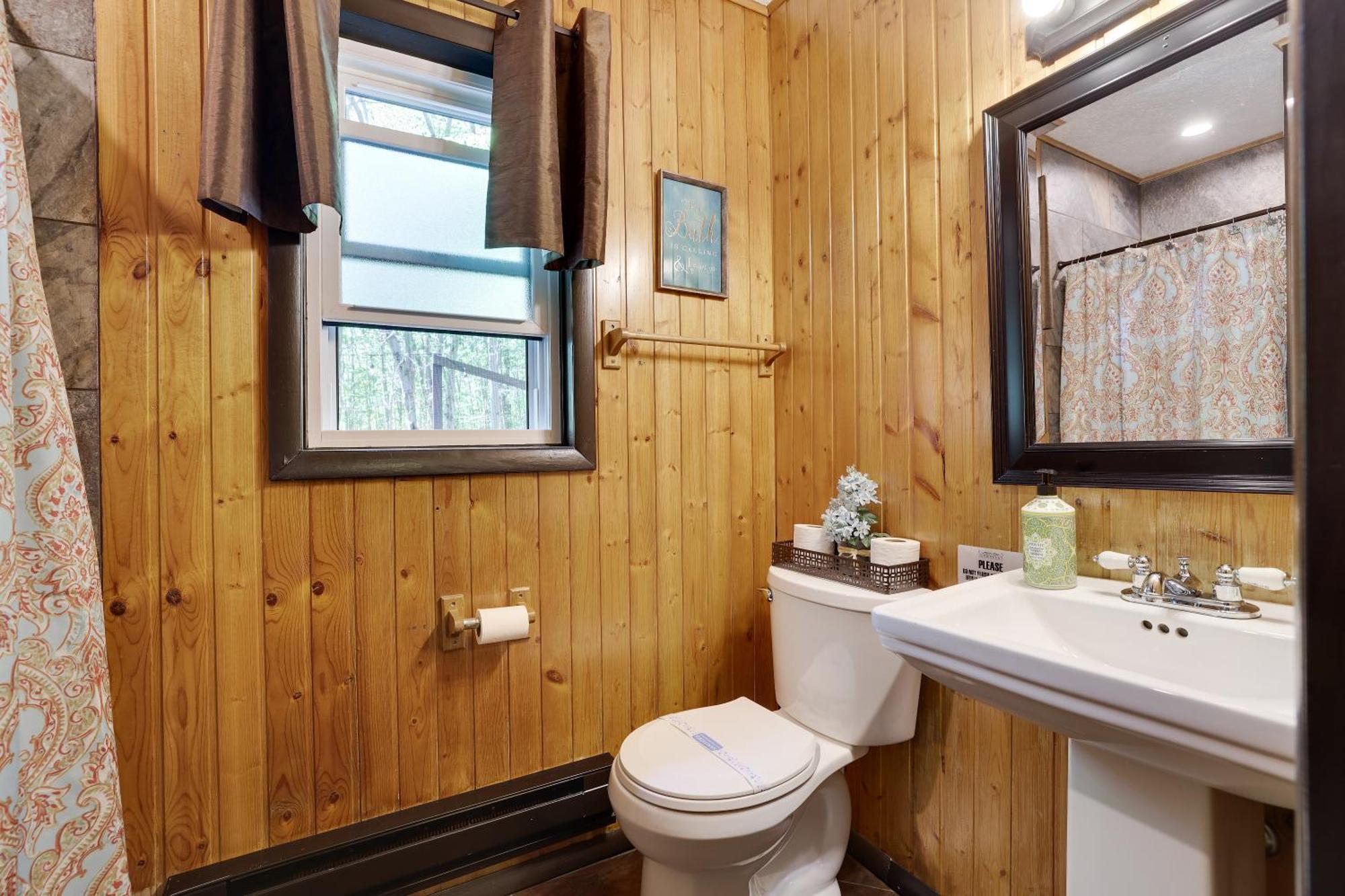 Chalet Renovated Near Casino, Camelback , Kalahari 4Bdrms Firepit Hot Tub Game Room Tobyhanna 外观 照片